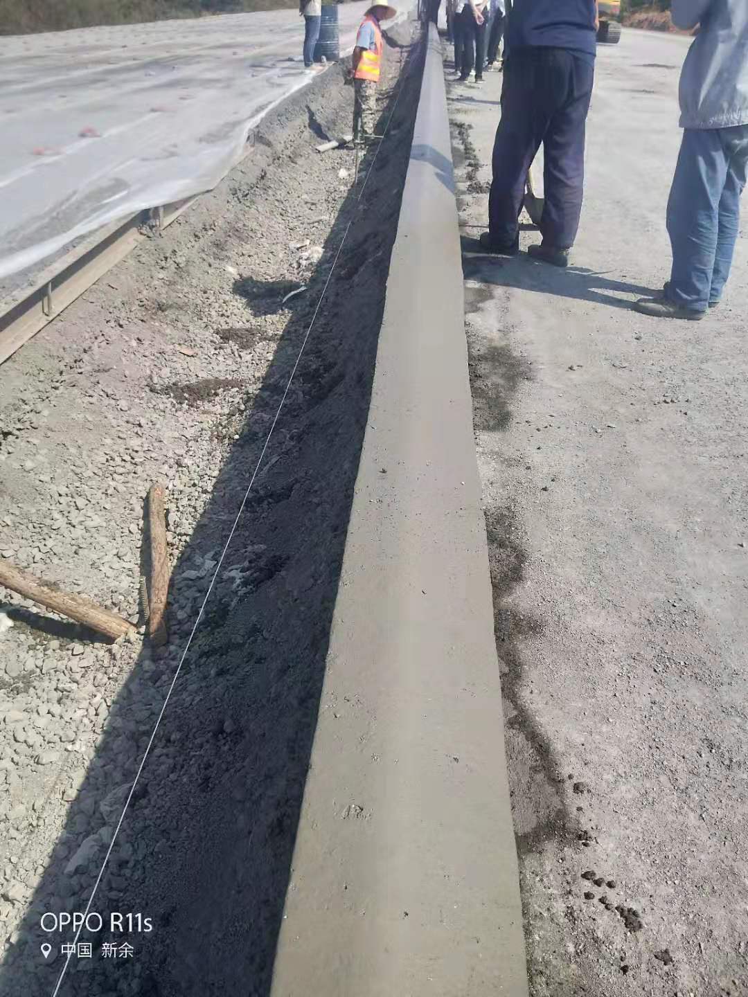 水泥混凝土路緣石滑模機(jī)實(shí)用嗎？