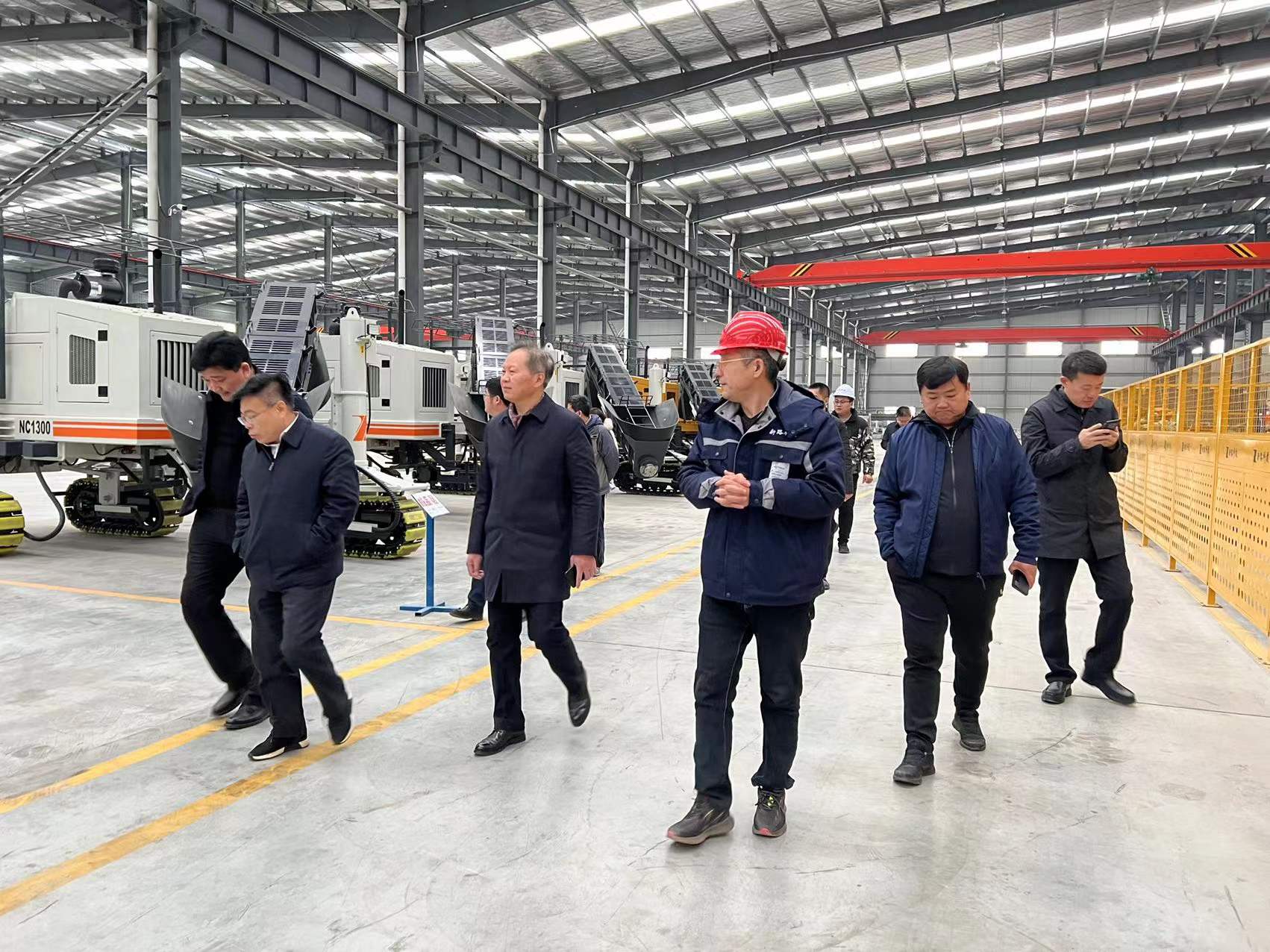 熱烈歡迎徐州市委市政府、淮海國際港務(wù)區(qū)、柳新鎮(zhèn)一行領(lǐng)導(dǎo)來我司參觀考察工作